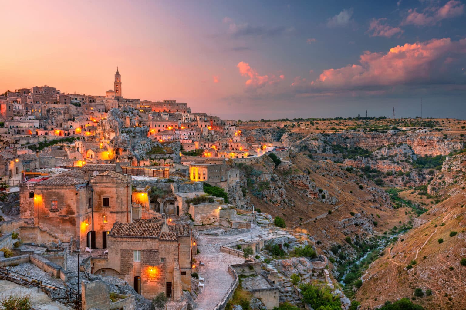 Immagine aerea del paesaggio urbano della città medievale di Matera